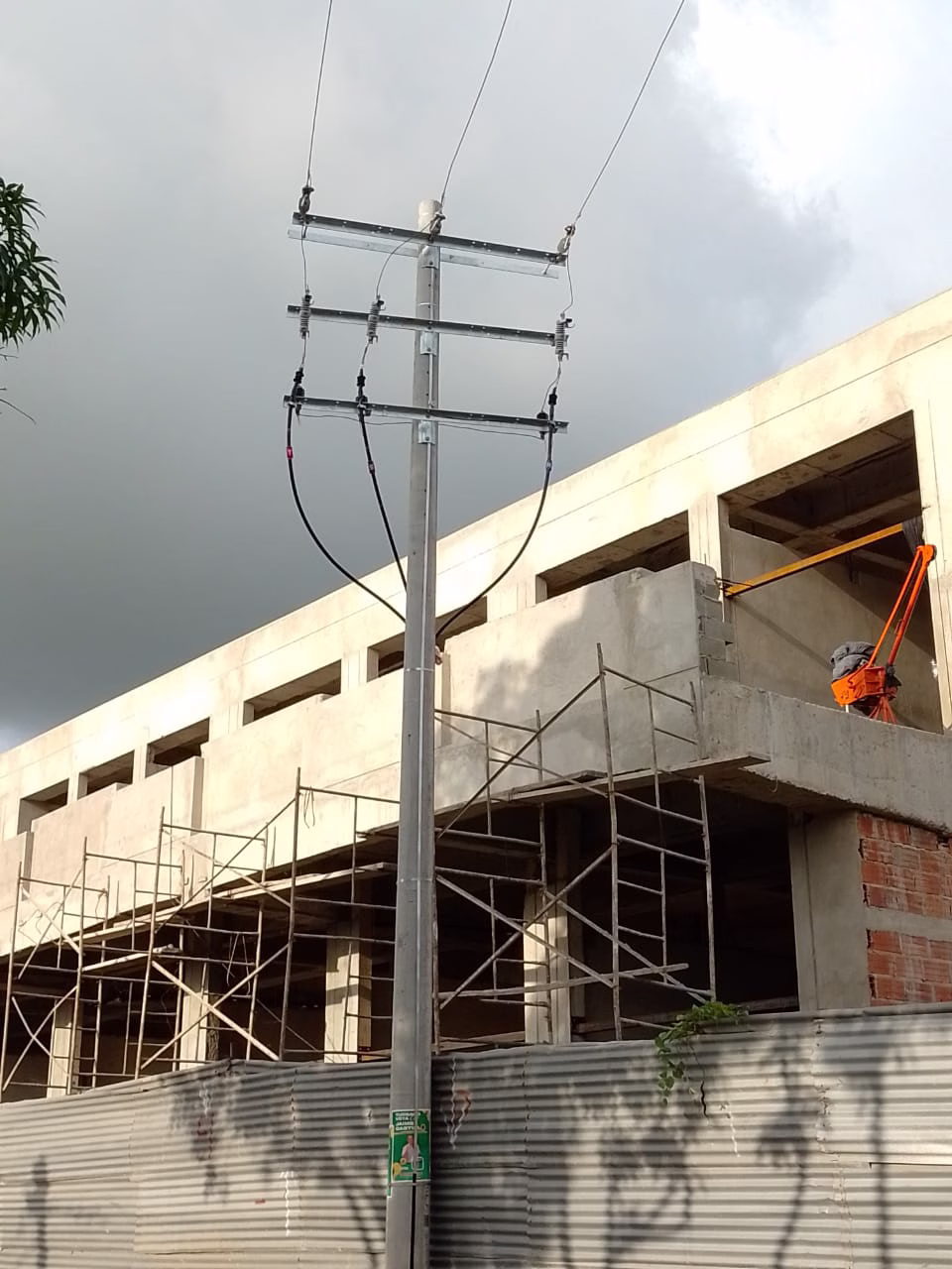 Instalación de la Media Tensión en el Centro Comercial Family Center